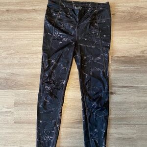 Athleta Black and Gray Patterned Leggings